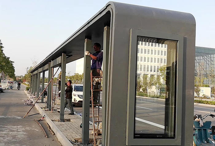 江蘇連云港公交候車(chē)亭安裝完成圖片一